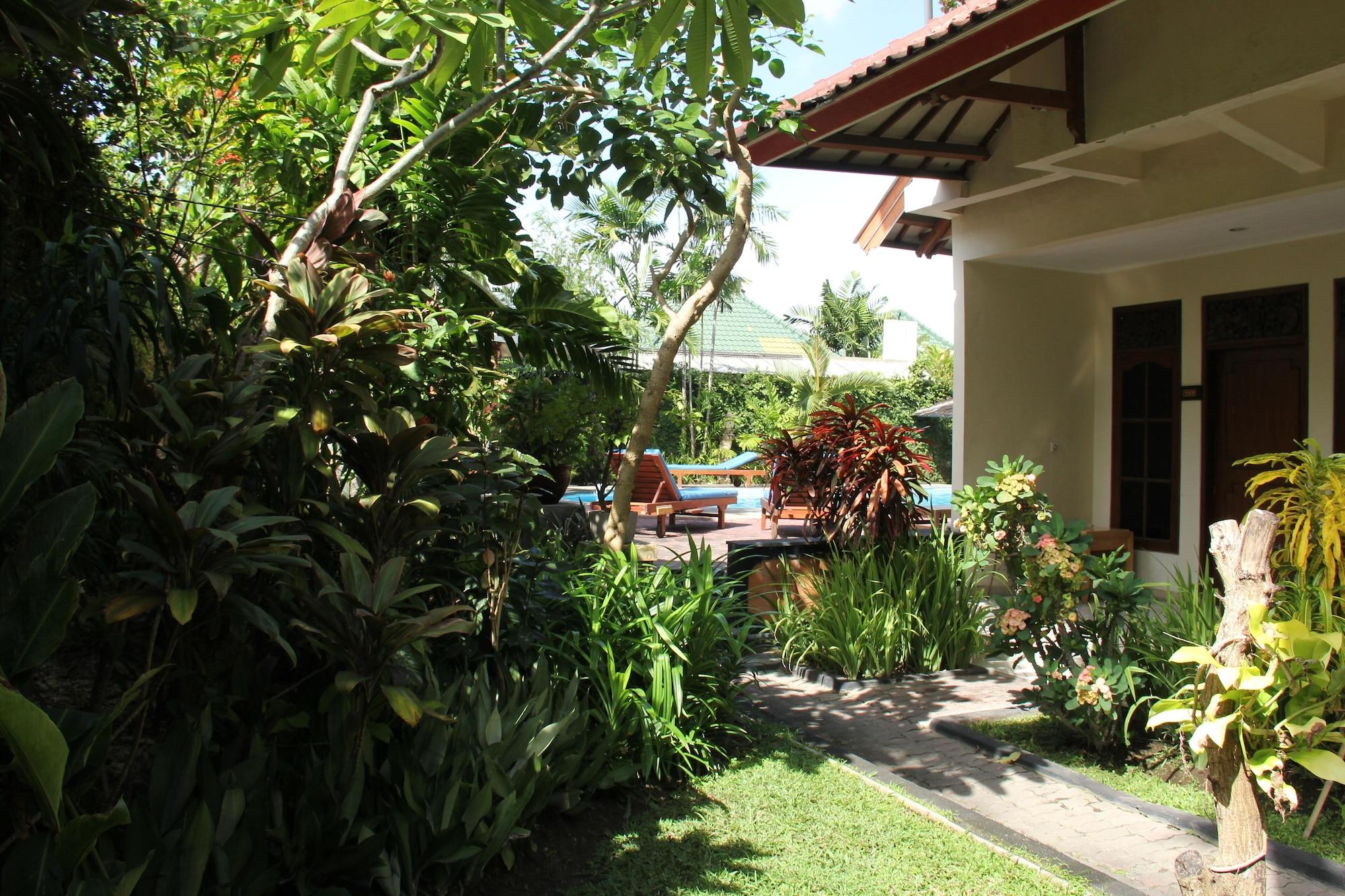 Seminyak Paradiso Hotel Exterior photo